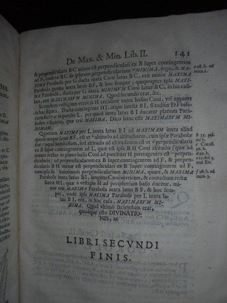 DE MAXIMIS ET MINIMIS GEOMETRICA DIVINATIO IN QUINTUM CONICORUM APOLLONII …