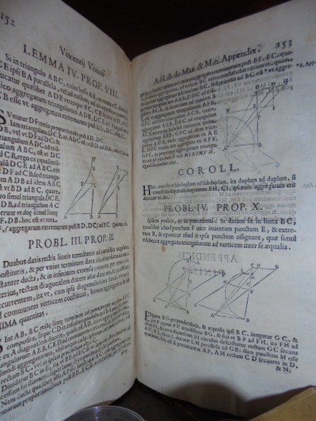DE MAXIMIS ET MINIMIS GEOMETRICA DIVINATIO IN QUINTUM CONICORUM APOLLONII …