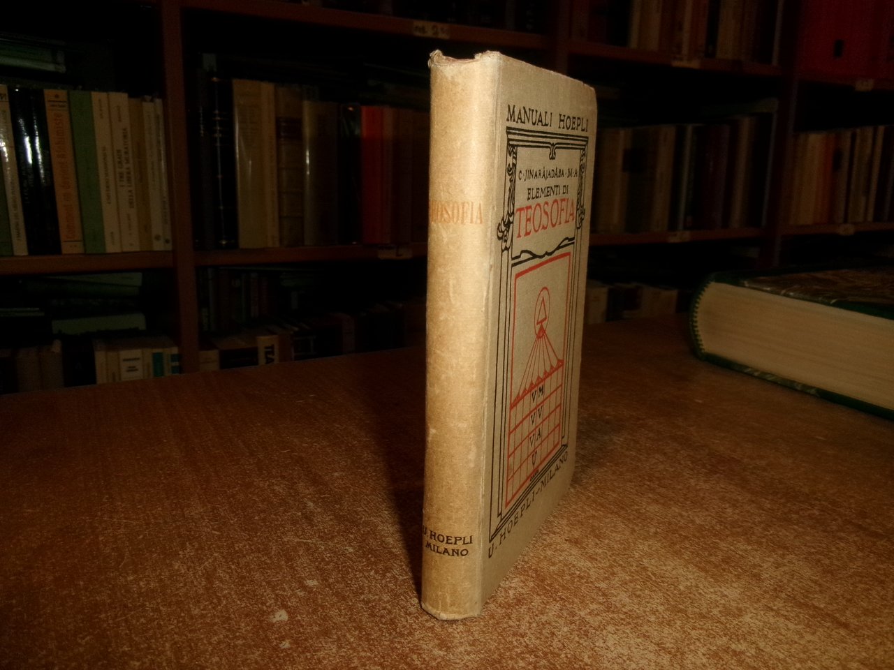 di Curuppumullage Jinarajadasa. ELEMENTI DI TEOSOFIA. Hoepli 1924