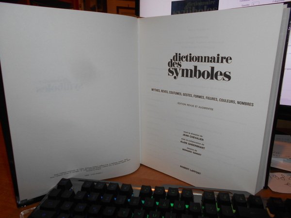 Dictionnaire des Symboles. Mythes, Reves, Coutumes, Gestes, Formes, Figures, Couleurs, …