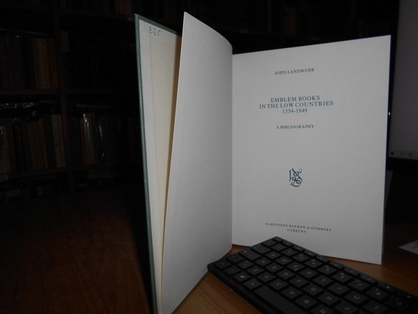 EMBLEM BOOKS in THE LOW COUNTRIES 1554-1949. A Bibliography