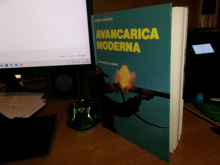ENRICO ARRIGONI. Avancarica Moderna - Editoriale Olimpia, 1984