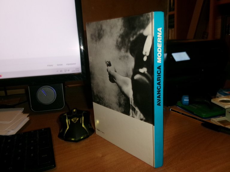 ENRICO ARRIGONI. Avancarica Moderna - Editoriale Olimpia, 1984