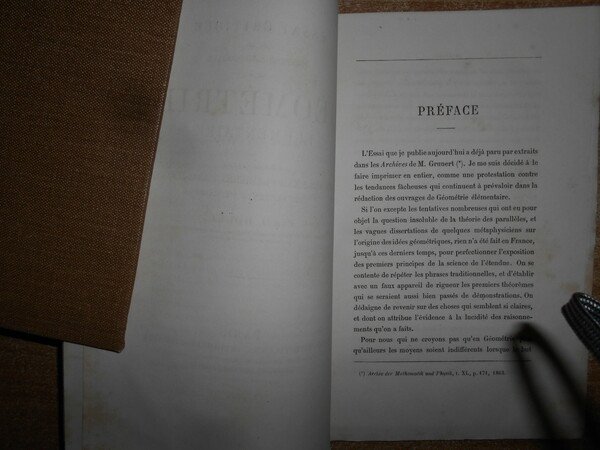 Essai critique sur les principes fondamentaux de la géométrie élémentaire, …