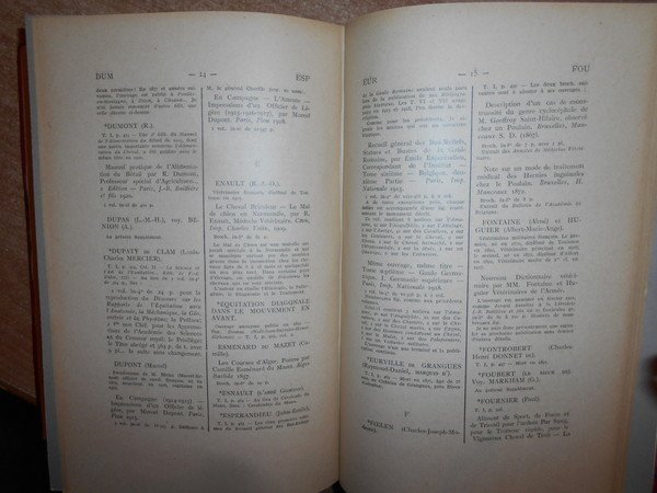 Essai de BIBLIOGRAPHIE HIPPIQUE donnant la description détaillée des ouvrages …