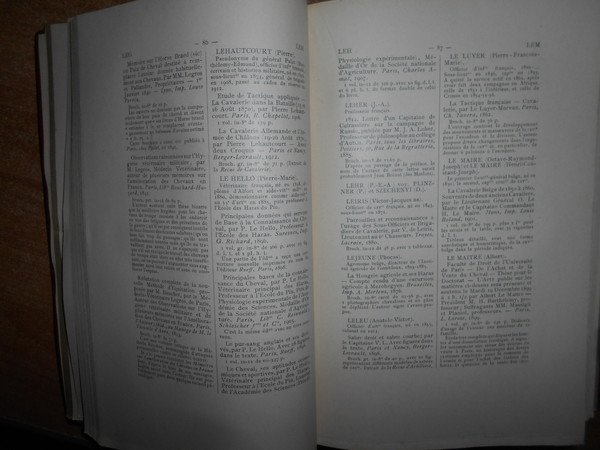 Essai de BIBLIOGRAPHIE HIPPIQUE donnant la description détaillée des ouvrages …