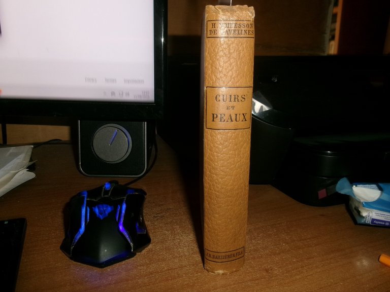 H. VOINESSON de LAVELINES. CUIRS et PEAUX 1894