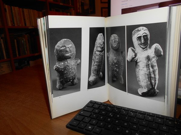 INIET Geister in Stein. Die Berliner Iniet-Figuren-Sammlung