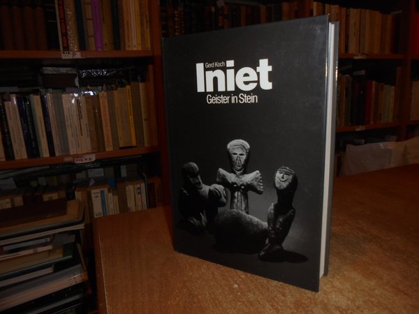 INIET Geister in Stein. Die Berliner Iniet-Figuren-Sammlung