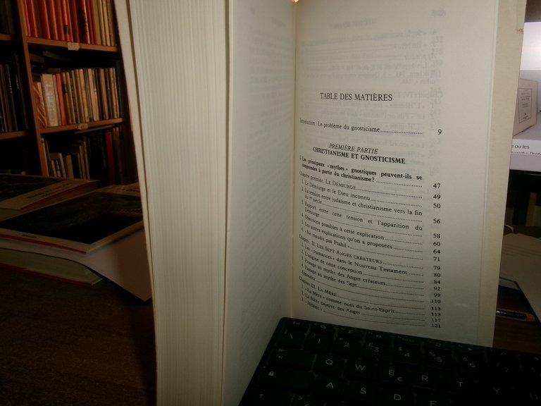 LE DIEU Séparé les origines du gnosticisme