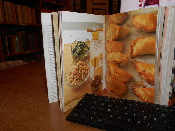 Martha Stewart's Hors D'Oeuvres Handbook. With by DANA SPUNGEN