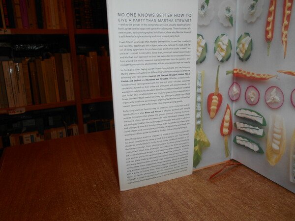 Martha Stewart's Hors D'Oeuvres Handbook. With by DANA SPUNGEN