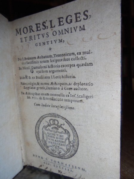 MORES, LEGES ET RITUS OMNIUM GENTIUM PER I. BOEMUM AUBANUM, …