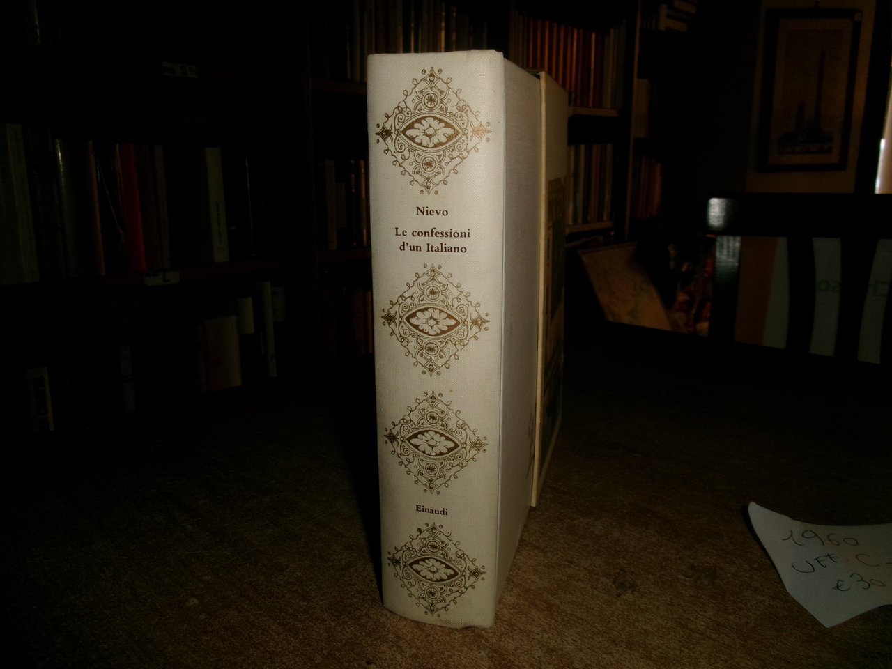 Ottimo stato con una dedica a penna nella prima bianca.