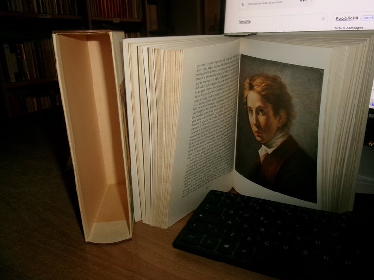 Ottimo stato con una dedica a penna nella prima bianca.