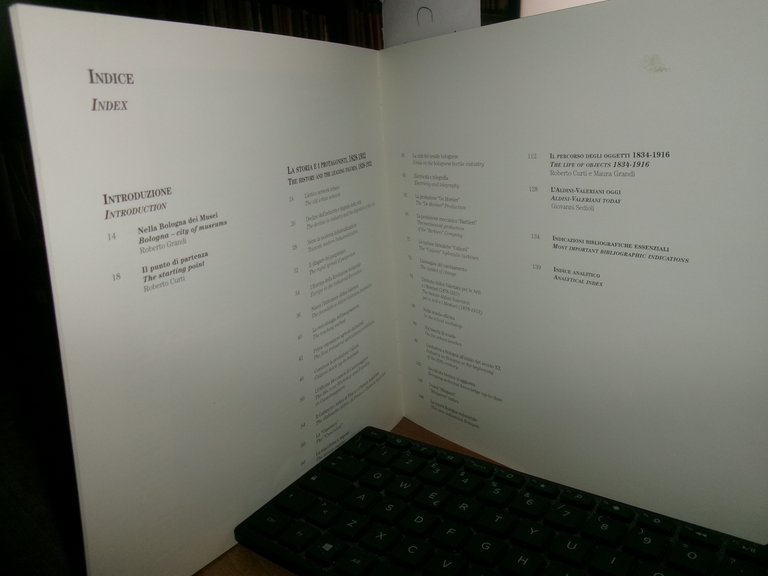 ROBERTO CURTI e MAURA GRANDI. Imparare la Macchina/Getting to Know …