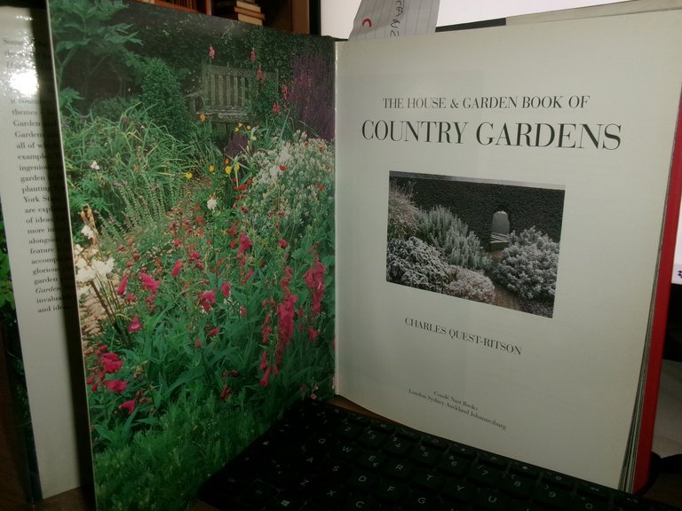 The House And Garden Book Of Country Gardens. di Charles …