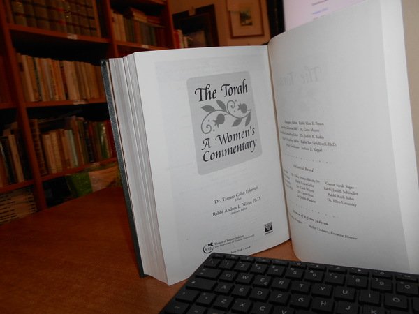 THE TORAH. A WOMEN'S COMMENTARY