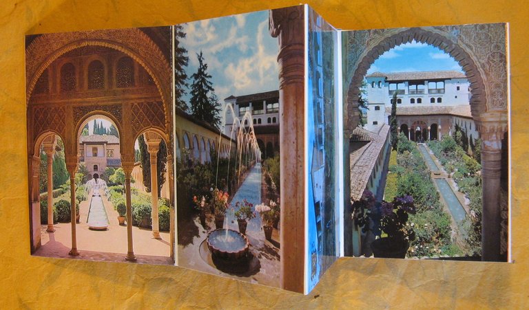 Granada: Generalife - Accordion Postcard Book