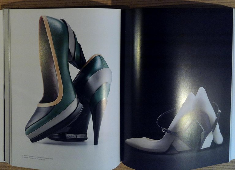 Killer Heels : The Art of the High-Heeled Shoe