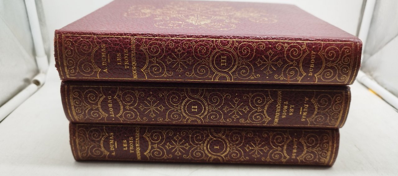 a dumas les trois mousquetaires 3 volumi