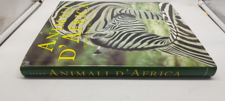 animali d'afica introduzione di jane goodall