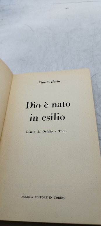 dio è nato in esilio