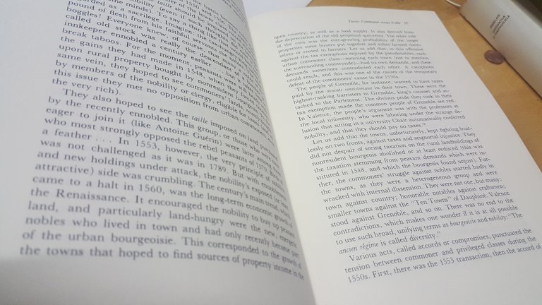 emmanuel le roy ladurie carnival a people's uprising at romans …