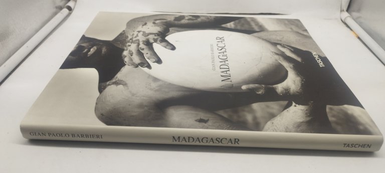 gian paolo barbieri madagascar taschen