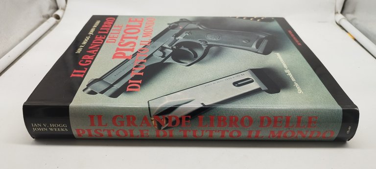 il grande libro delle pistole di tutto il mondo