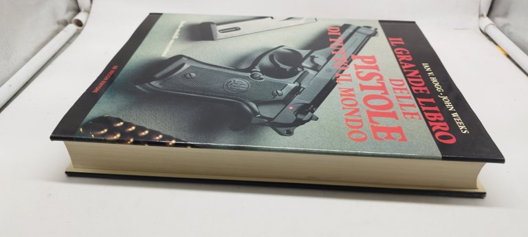 il grande libro delle pistole di tutto il mondo