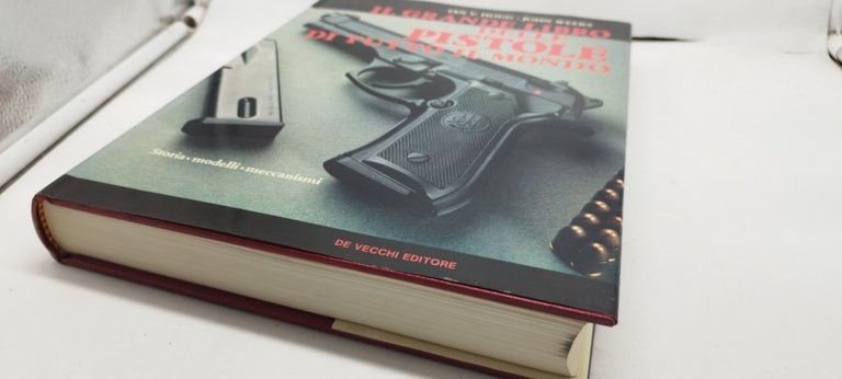 il grande libro delle pistole di tutto il mondo
