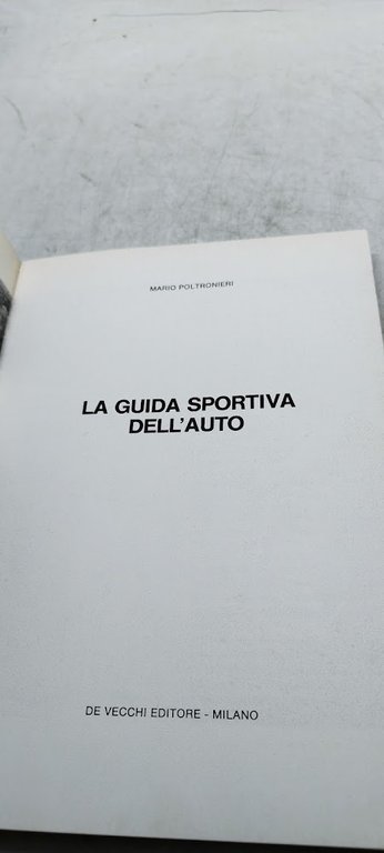 la guida sportiva dell'auto