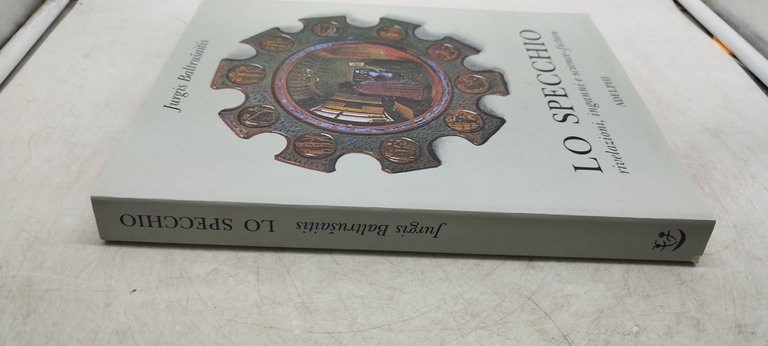 lo specchio rivelazioni inganni e science fiction adelphi