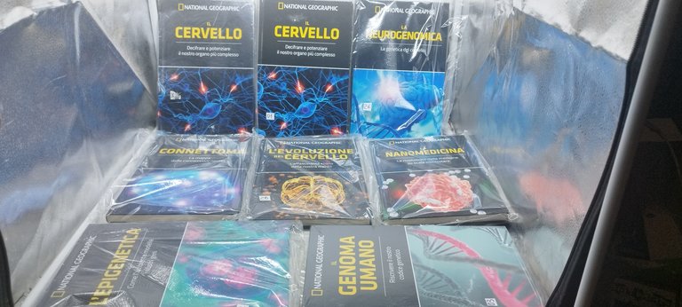 national geographic frontiere scienza 34 volumi chiusi in cellophane