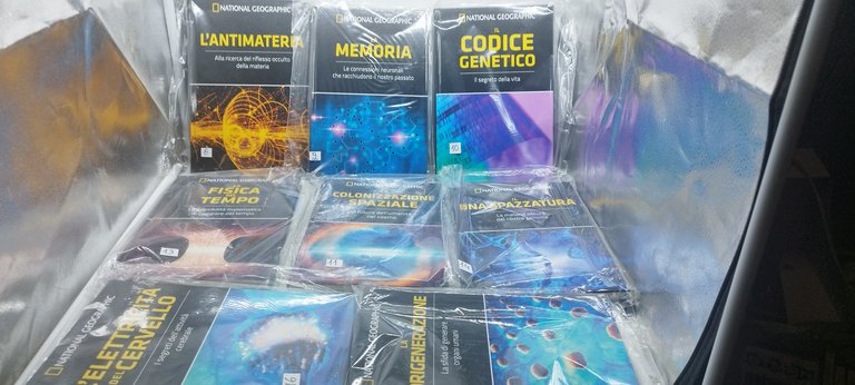 national geographic frontiere scienza 34 volumi chiusi in cellophane
