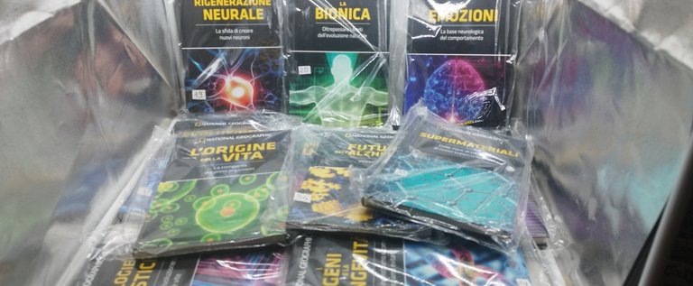 national geographic frontiere scienza 34 volumi chiusi in cellophane