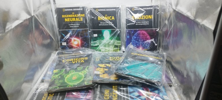 national geographic frontiere scienza 34 volumi chiusi in cellophane