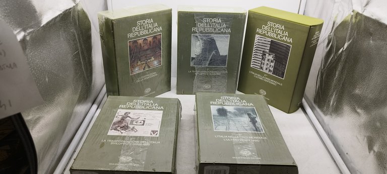 storia dell'italia repubblicana 5 volumi einaudi in cellophane