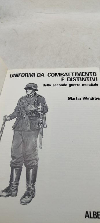 uniformi da combattimento e distintivi della seconda guerra mondiale