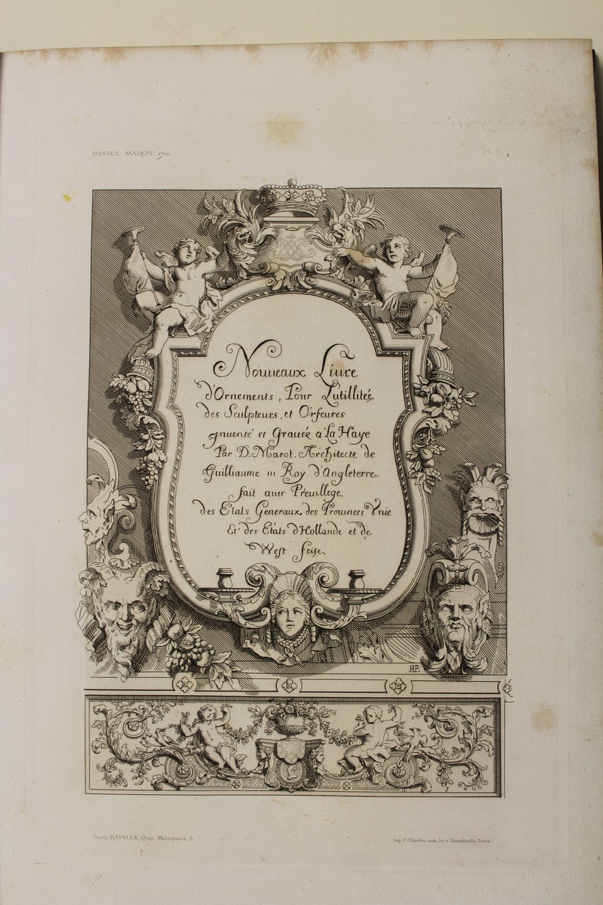 Nouveaux liure d'ornaments, pour l'utillitée des sculptures et orfeures inventé …