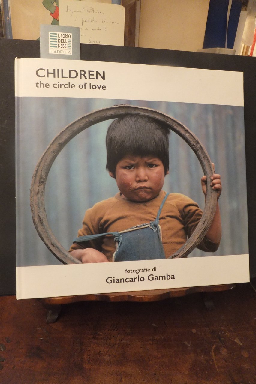 CHILDREN THE CIRCLE OF LOVE FOTOGRAFIE GIANCARLO GAMBA