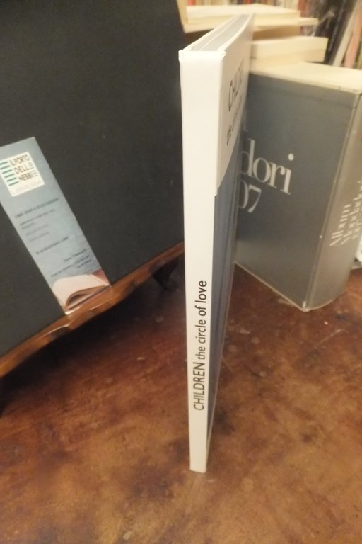 CHILDREN THE CIRCLE OF LOVE FOTOGRAFIE GIANCARLO GAMBA