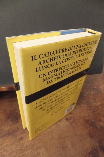 GIALLO ALL'OMBRA DEL VULCANO - UN INDAGINE DI GIULIANO NERI