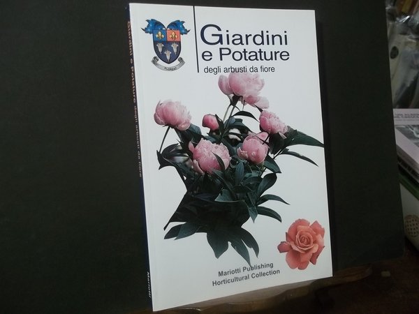 GIARDINI E POTATURE DEGLI ARBUSTI DA FIORE