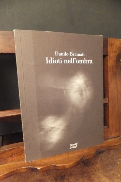 IDIOTI NELL'OMBRA
