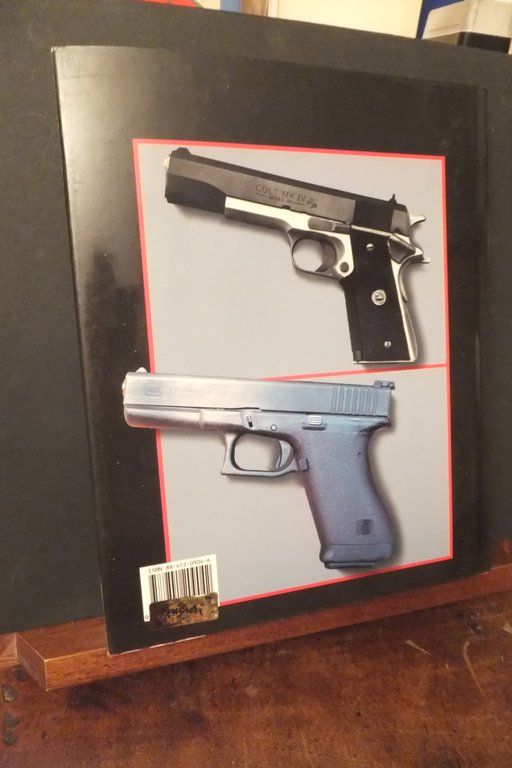 IL GRANDE LIBRO DELLE PISTOLE DI TUTTO IL MONDO