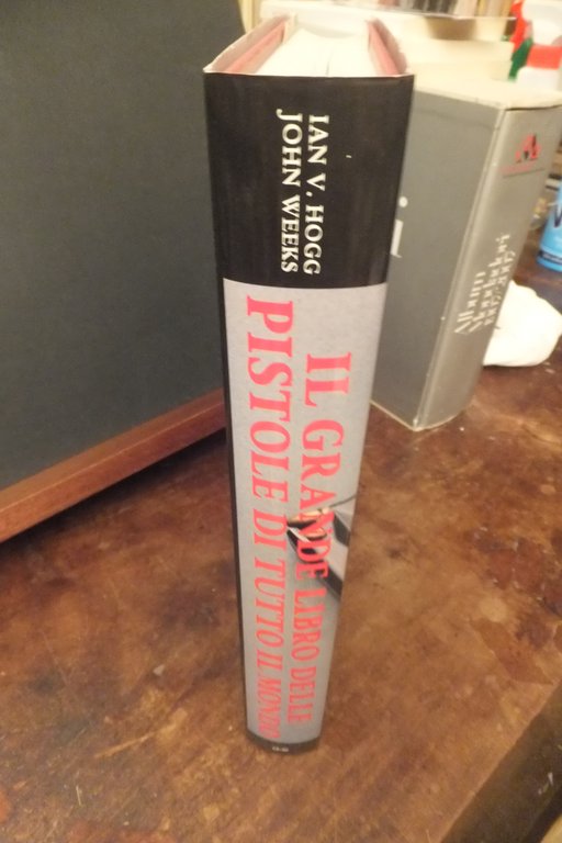 IL GRANDE LIBRO DELLE PISTOLE DI TUTTO IL MONDO