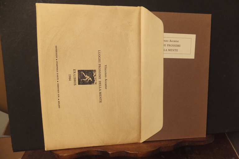 LUOGHI PROSSIMI DELLA MENTE VINCENZO ACCAME CON LITOGRAFIA V. FERRARI