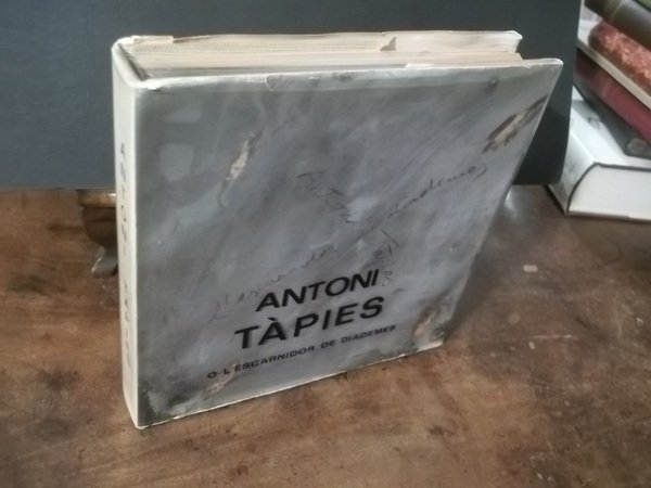 O L'ESCARNIDOR DE DIADEMES